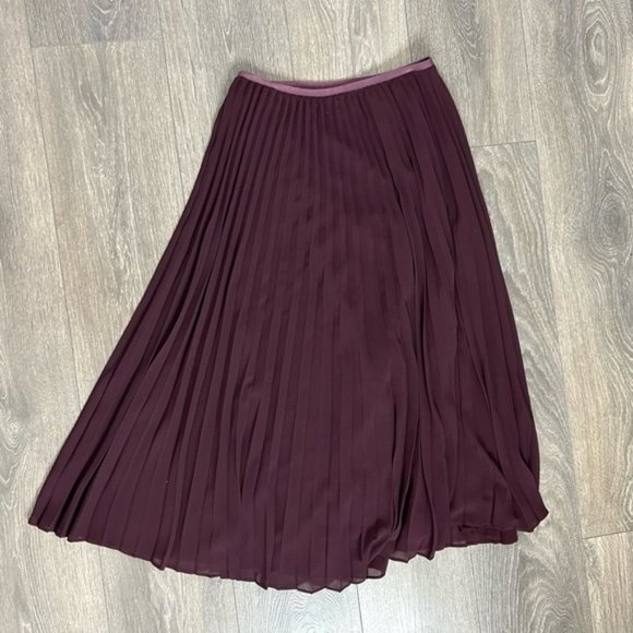 Aritzia Babaton Jude Skirt High Waisted Pleated Midi Burgundy Size Small - Picture 3 of 14